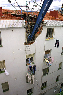 Mueren tres personas al desplomarse dos grúas en A Coruña y Santurtzi