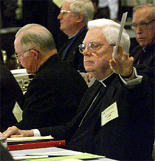 El cardenal Law, de Boston, uno de los más afectados por el escándalo.