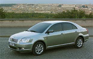 Frontal poderoso y una silueta elegante que recuerda a los Lexus. El nuevo Avensis tiene más personalidad y una aerodinámica afinada. Y mide 4,6 metros, como un Laguna.