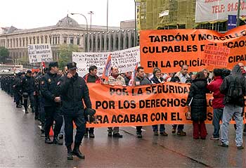 400 agentes bajo la lluvia