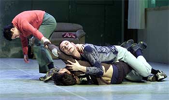 Escena de la representación de  Alibi  en Sevilla.