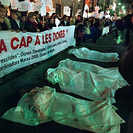 Cientos de mujeres salen a la calle para clamar contra los malos tratos
