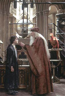 Los actores Daniel Radcliffe y Richard Harris, en una imagen de    Harry Potter y la cámara secreta. 