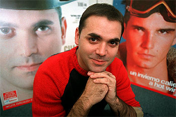 Joan Miquel Perpinyà, ayer en la sede de la revista  Zero,  antes de la entrevista.