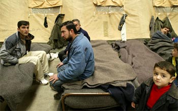 El campo de refugiados francés de Sangatte adelanta el cierre