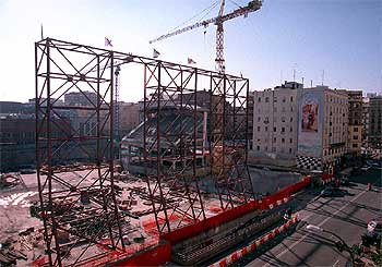 Las primeras estructuras metálicas del nuevo Palacio de Deportes ya están en pie