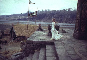 Imagen de una secuencia de  Las dos torres,   nueva entrega de   El señor de los anillos. 