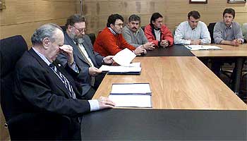 FRAGA SE REÚNE CON LOS PESCADORES.