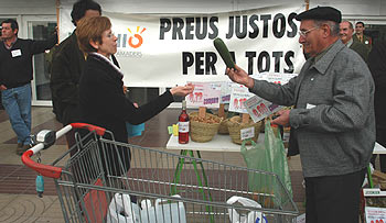Los agricultores protestan por los márgenes comerciales sobre sus productos