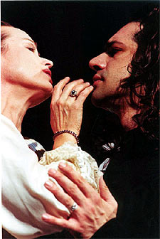 El teatro San Carlo de Nápoles estrena un sensual 'Don Giovanni'