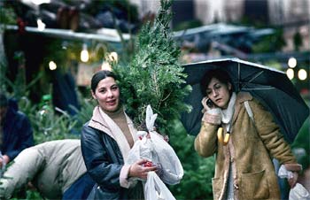El consumo navideño se adueña del centro de Barcelona