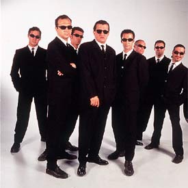 El equipo de reporteros de    Caiga quien caiga. 