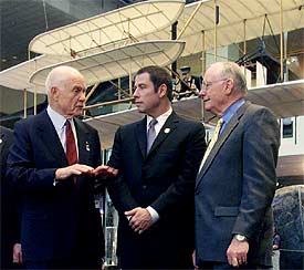 Travolta y los astronautas.