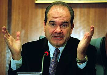 Manuel Chaves, ayer, en el Parlamento opina sobre la sentencia del Constitucional.