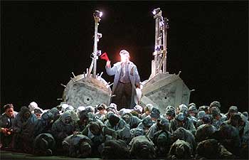 Ensayo general de  Boris Godunov  en el Palacio Euskalduna de Bilbao.