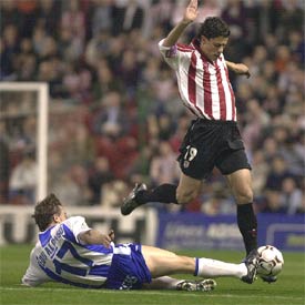 Edu Alonso se tira a los pies de Del Horno.