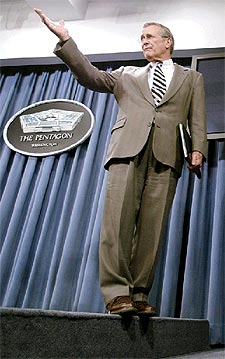 Donald Rumsfeld, secretario de Defensa, en el Pentágono.