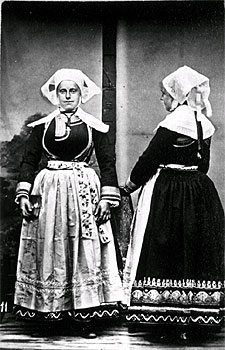    Bretonas de Vannes,  foto de Carlievy, hacia 1877 (Museo Cerralbo).
