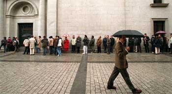 ESPERANDO A FAUSTO BAJO LA LLUVIA.