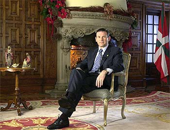 El  lehendakari,  Juan José Ibarretxe, durante su tradicional discurso de fin de año.