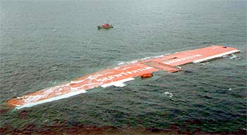El casco del  Tricolor , visible durante la marea baja en el canal de la Mancha.