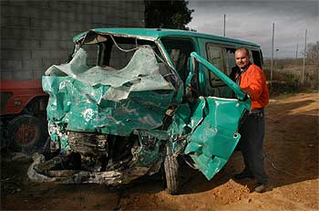 Estado en el que quedó una de las dos furgonetas que chocaron violentamente en Cuenca.