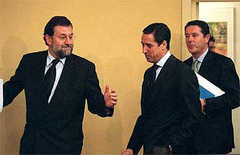 De izquierda a derecha, Mariano Rajoy, Eduardo Zaplana y José María Michavila.
