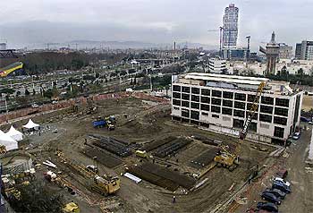 Gas Natural vuelve a la Barceloneta, a una torre de cristal de 80 metros