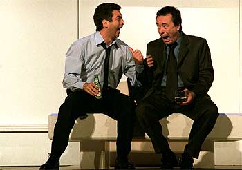 Ricardo Darín (izquierda) y Óscar Martínez, en una escena de    Art. 