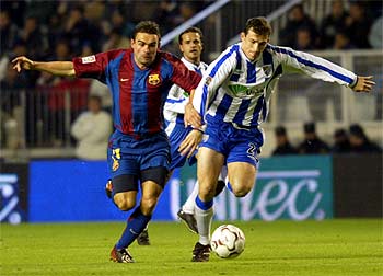 Overmars intenta escaparse de Josemi.