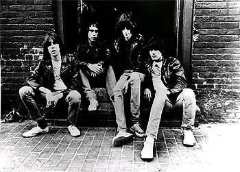 Los Ramones: de izquierda a derecha, Johnny, Marky,  Joey y Dee Dee.