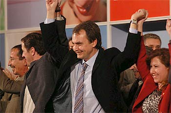 Zapatero, ayer durante el acto político que celebró el PSOE en Alzira (Valencia).