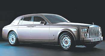 El nuevo Rolls desarrollado por BMW ha sido una de las estrellas de Detroit. Mide 5,6 metros de largo y reúne todo el    glamour  de la marca inglesa y la calidad tecnológica del fabricante alemán. El gran rival del Mercedes Maybach.