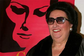 Montserrat Caballé, fotografiada ayer en Cannes delante del cartel de la película    Caballé, más allá de la música .