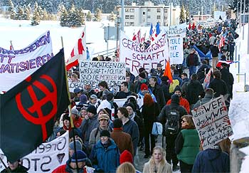 Protestas antiglobalización en el Foro Económico Mundial