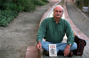 El escritor Kalman Barsy, ayer, en la Residencia de Estudiantes.