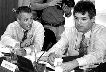 Gerardo González (a la izquierda) y Ángel María Villar, durante una reunión en la federación.