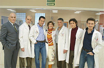 Actores de    Una nueva vida.  Abel Folk (izquierda) y Adolfo Fernández, a ambos lados de Nieve de Medina.