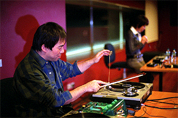 El dúo japonés Filament, Otomo Yoshimide (izquierda) y Sachimo M.