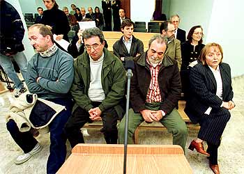 Acusados del  caso Ardystil  ayer, durante la vista oral del juicio.