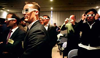 Asistentes a la demostración de realidad virtual en la UPC de Barcelona.