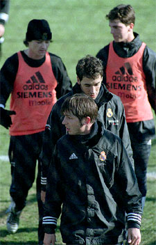 Celades, Raúl, Tote y Pavón, en un entrenamiento.