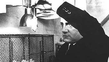 Michel Blanc, en un fotograma de 'Monsieur Hire' (1989), de Patrice Leconte, inspirada en una obra de Simenon.