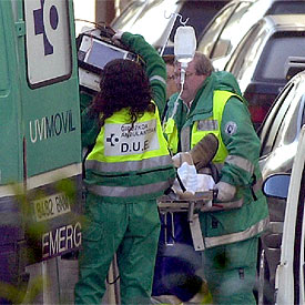 Joseba Pagazaurtundua, en estado de extrema gravedad, en el momento de ser conducido al Hospital Donostia.