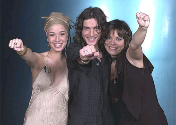 Beth, Manuel Carrasco y Ainhoa, los tres finalistas de  Operación Triunfo. 