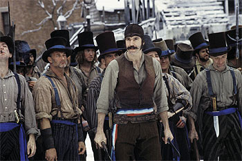 El actor Daniel Day-Lewis, en el centro de la imagen de  Gangs of New York .