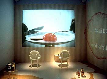 'Canon on the table', una instalación de Kaoru Motomiya sobre los hábitos alimenticios de la sociedad actual.