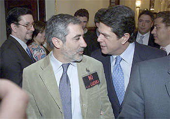 Aznar dice que España decidirá su voto en la ONU tras oír a los inspectores