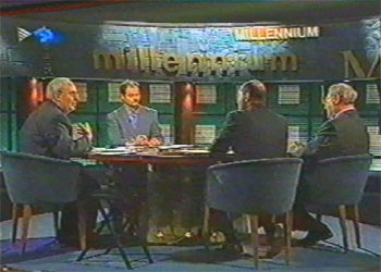 Juan Herrero, de frente, en 1999, en el programa de Canal 33 en el que denunció fallos en el radar de Lanzarote.