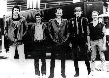 Dire Straits, en una imagen de su época inicial, con Mark Knopfler en el centro.